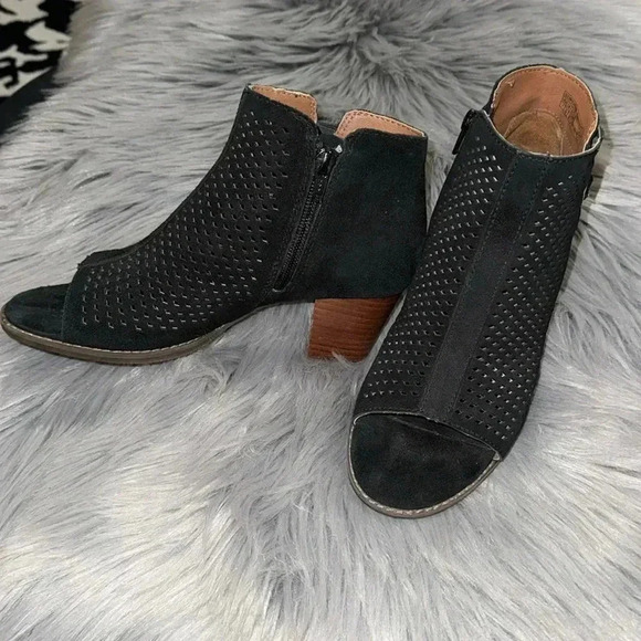 VIONIC Chryssa Peep Toe Booties Boots Black Suede Size 7 EUC Fall Shoes Comfy - Picture 2 of 10